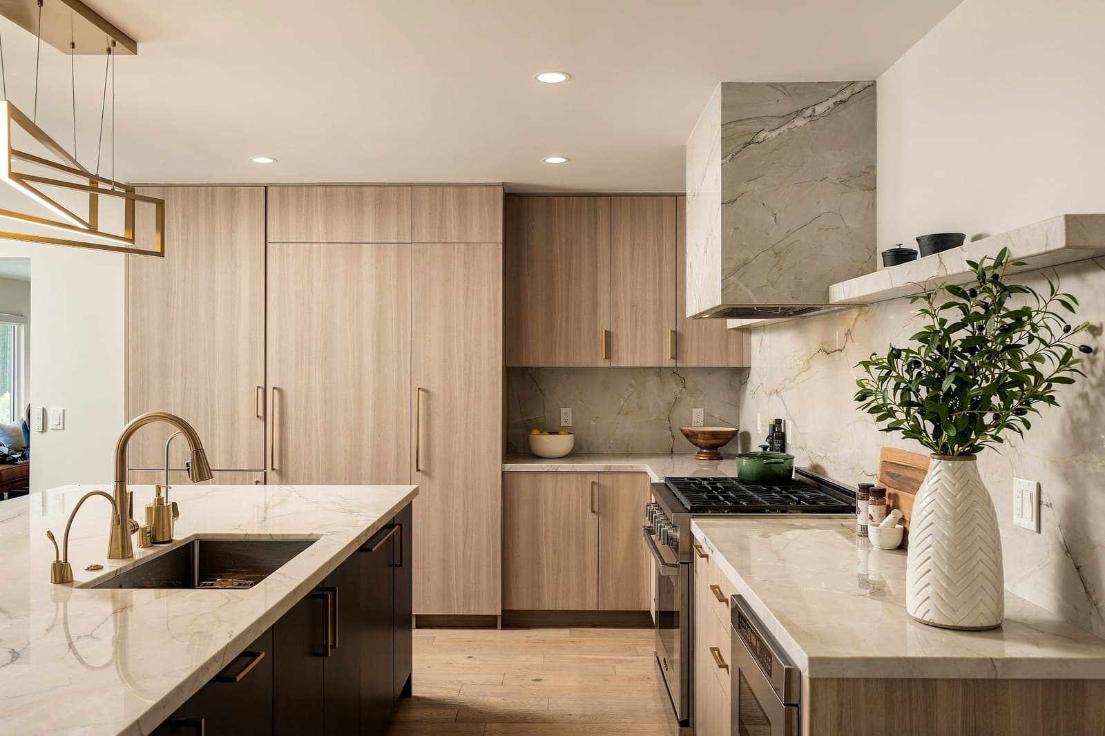 The same kitchen in the Signature finish, warmer light and deeper color