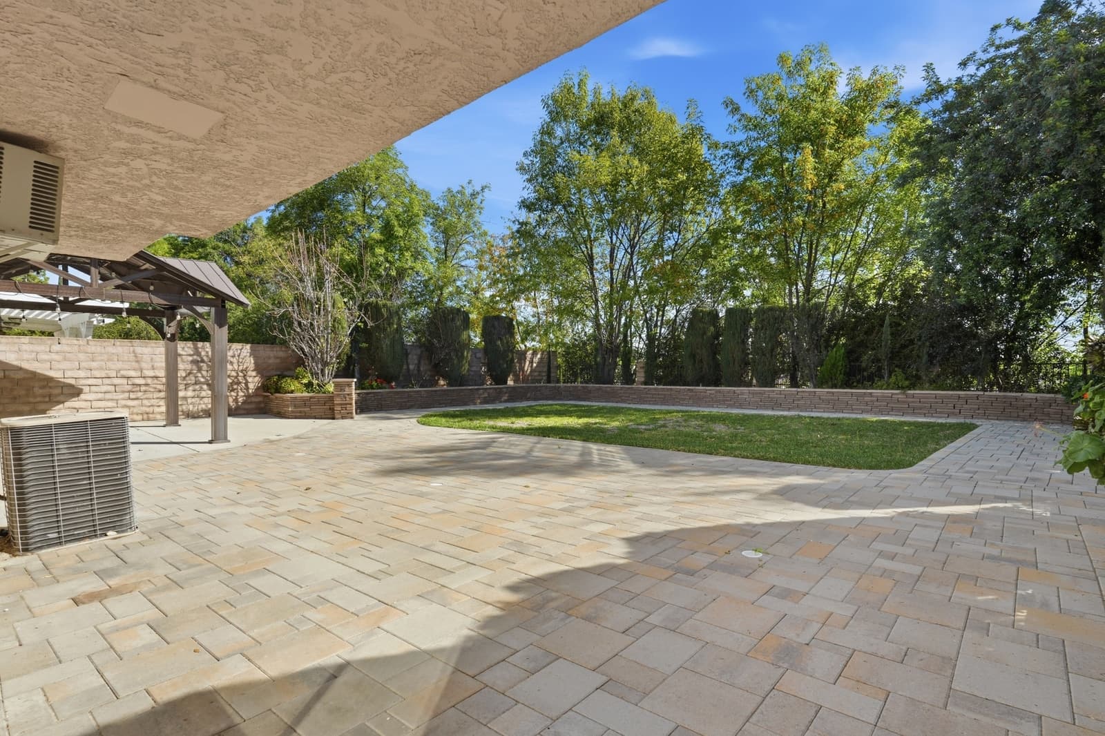 Paver patio at a Los Angeles home